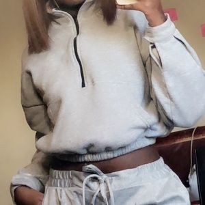 Gray cropped sweater with Black details